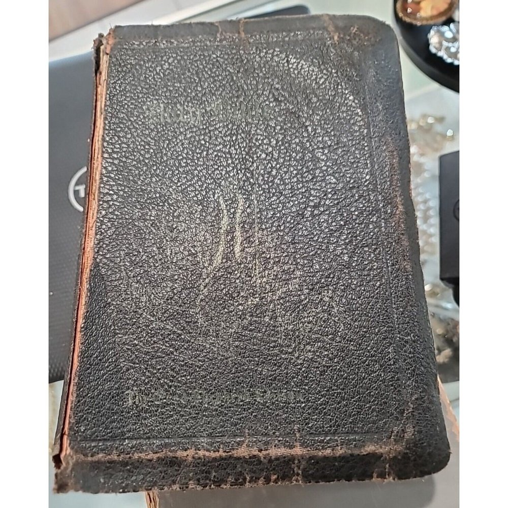 SOLD 🙏🏼Vintage leather holy bible old and New Testament 1940s Leinweber paint